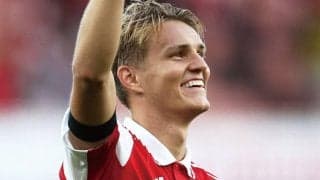 アーセナル主将ウーデゴールがシティとの首位決戦を前にデート！年上のダンサー彼女と日本食も食べる