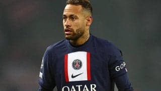 母国での休養終えたネイマールがパリに帰還！　術後の経過は良好