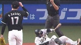 佐々木朗希の165キロが森友哉の右足直撃　日本人最速タイの死球に悶絶…球場騒然