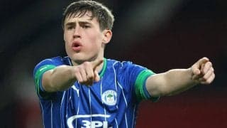 元イングランド代表DFキャラガー氏の息子がウィガンと契約延長、父と同じCBとSBでプレー