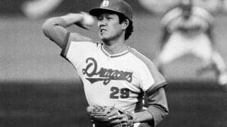 全国中継でマウンドへなぜか猛ダッシュ　目立ちまくったプロ初勝利…闘将との深い“縁”