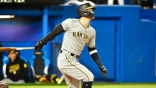 佐藤輝明が先制の2号ソロ　雄大アーチに場内どよめき…開幕から無失点の村上を援護