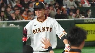 巨人・秋広優人、3年目で待望のプロ1号　右翼中段へ一直線…豪快弾に本拠地大歓声