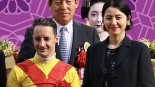 長澤まさみが天皇賞・春プレゼンターとして登壇…「特別な雰囲気に包まれていた」