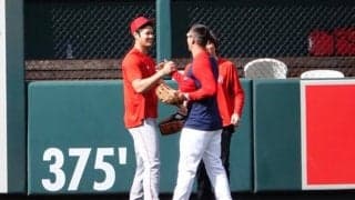 【MLB】大谷翔平＆ヌートバーが再会　世界一から1か月半…ダッシュで駆け寄り談笑