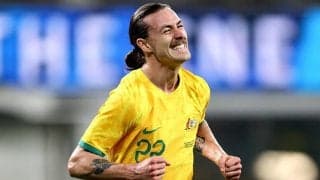 豪代表MFが日本代表ユニフォーム姿!? FFA公式SNSで公開され話題に「なんで日本のキットを着ているんだ？」