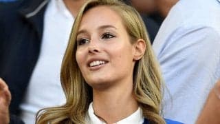 「素晴らしい眺め」「世界で一番可愛い」ファンが大絶賛の嵐、元イタリア代表FWの美人妻がビキニ姿披露「絶対的に美しい」