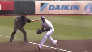 NPBではなかなか見られない「メジャー級プレー」　軽々大遠投が「あまりにもすごい」