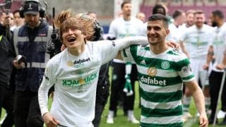 「地球上で最高の男だ」セルティック古橋の“優勝ダンス”に集まったファンも大盛り上がり！「最高かよ」「ただただかわいい」