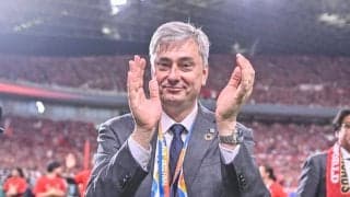 「これ本当に泣くわ…」浦和のACL優勝後の「ロッカールーム映像」公開で、スコルジャ監督の「リカへの感謝の言葉が自然に出てくるとこが素敵」と話題に！「素晴らしい監督」などの声