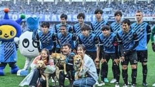 「登場人物全員かわいい」川崎の選手が試合後に「犬＆猫に変身した姿」を披露するも、一番人気は新守護神！ ダンディな猫を演じ、「ニャ」の掛け声披露