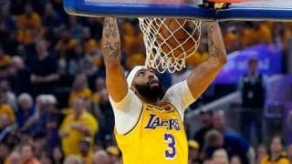 第5戦で頭部を負傷したデイビス…車いすでロッカールームに戻るも脳震盪は回避か？