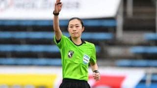 「髪型変えるだけで印象すっごく変わる」山下良美主審がアジアカップ抽選会に着物姿で登場！「凛としてらっしゃる」「美しい！」