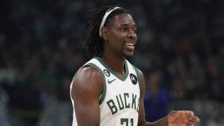 バックスのドリュー・ホリデーが2シーズン連続でチームメート賞に選出