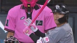 ピンク審判vsド派手ユニ「画面がうるさい笑」　異様な光景が話題に「目がチカチカする」