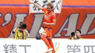 「キーパーが一歩も動けないとはこのこと」新潟MF三戸舜介が驚愕のゴラッソ！GK動けぬ弾丸ミドルに称賛止まず「J1初ゴールがこれとは」「膝下の振りの速さよ」