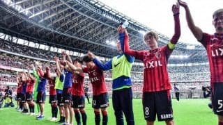 「秋田豊に見えた（笑）」お笑いコンビ・カミナリのまなぶが、鹿島の30周年マッチで新境地開拓！ 復刻デザインのシャツ姿に、ファンから突っ込み続々