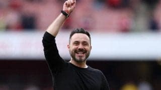 「並みの選手より上手い」ブライトン指揮官デ・ゼルビの上手すぎる膝スラに大注目！「なんであのズボンで出来んだ」