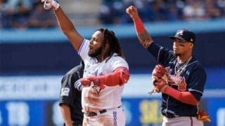 【MLB】体重111キロの巨体が“空中ダイブ”　ド迫力…ドレッドヘア振り乱し「地面が揺れた」