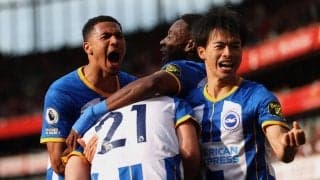 「ファーガソンの方が年上感あるぞ」三笘薫が18歳FWに肩を組まれて歩く姿にファン注目！「かわいすぎる」