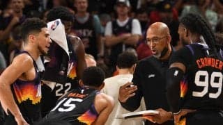 サンズを万年ドアマットチームから優勝候補へと引き上げた指揮官モンティ・ウィリアムズ、誰もが驚く解任劇