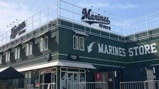 選手がモデルに…スタイリッシュなアパレル充実　【グッズショップに行こう～ロッテ編】