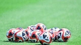 「このネオン感めちゃくちゃいいな」マンチェスターCの来日発表のビジュアルが大反響！ 日本の風景を背景にした選手たちの構図に、「最近の日本のイメージってこんな感じ」の声