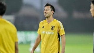 「パパの顔！」元日本代表主将DF吉田麻也が公園ブランコでの愛娘との「幸せオーラ２ショット」公開！ファンから「癒される」「こんな旦那うらやまー」の声