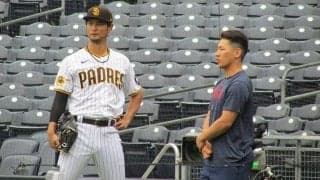 【MLB】ダルビッシュ有＆吉田正尚が20分間談笑　世界一“侍戦士”がグラウンドで再会