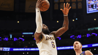 レブロンがプレーオフでのダブルダブル歴代5位に…レイカーズは3連敗で窮地