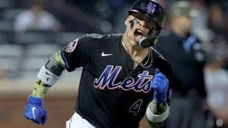 【MLB】“投げた”バット直撃で痛みに悶絶…　有望株捕手を襲った悲劇は「初めて見た」