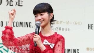 見上愛 真っ赤なドレスで日本ダービーをPR…当日はプレゼンターとして参加