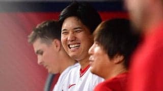 【MLB】大谷翔平、豪快12号直後に「新パフォ」披露　ご機嫌での“撮影会”にベンチ大盛り上がり