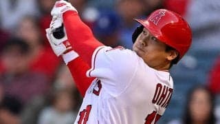 【MLB】大谷翔平、左中間へ12号ソロ　豪快アーチに本拠地熱狂…兜“撮影パフォ”も披露