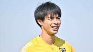 「三笘さん踊ってる」初のEL出場を決めたブライトン歓喜のロッカールームで三笘の「ノリ方これであってる？感」が話題！「ミトマ優しく天井叩いてる」の声