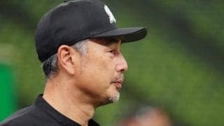 58歳と思えぬ“極太二の腕”が大反響　ロッテ吉井監督、大谷翔平に対抗心「倍あった」