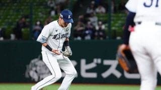 復帰戦で失策…源田壮亮「申し訳ない」　“相棒”が語る違い「慣れるには時間かかる」