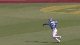 得点無効で敵軍絶望…“判断＆爆肩”が「プロの送球」　衝撃の一投は「超神プレー」