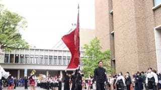 史上初の新歓パレード！　心を一つに『紺碧の空』、校歌を斉唱