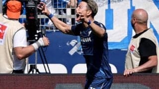 「凄すぎる」「マークを騙した演技派」浅野拓磨がダイレクトボレー、1G1Aで逆転残留に大貢献！ 今季リーグ戦3点目にファンも驚き「重要な時こそ決める」