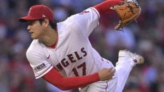 2桁奪三振に盗塁も成功！ 大谷翔平のライアン級の“歴史的プレー”に米興奮「ピッチャーが投げた試合で盗塁だって？」