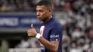 ムバッペのシュートが女性ファンの顔面直撃で流血のアクシデントも、直後の神対応に称賛「こんなん逆に鼻血止まらなくなる」「惚れてまうやろ」