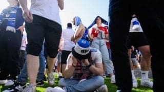 ドイツで天国から地獄、1部昇格決定を受けファンがピッチ乱入し歓喜爆発も誤報…ライバルが奇跡の逆転勝利でPO行きの悲劇