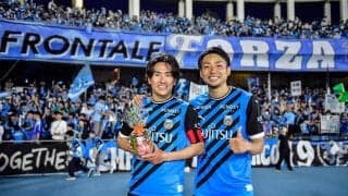 川崎サポーターが柏戦でスポンサーに向けた「38文字の愛の横断幕」を掲示！ 川崎信用金庫などに続き、今回は「ウエインズトヨタ神奈川」が“標的”に……プロクラブの理想形