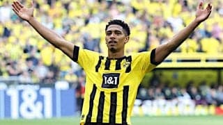 今夏の去就に注目が集まるベリンガムが2022-23シーズンのブンデスリーガ最優秀選手賞を受賞！