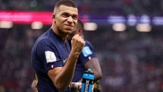 ムバッペが憧れの元フランス代表FWと2ショット！幼少期の秘蔵ショットも公開「親子のようだ」「運命を感じる」