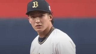 ミット突き刺さる剛速球「ボール破裂しそう」　空振り奪った158キロが「唸ってる」