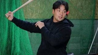 サッカーボールで“大谷翔平流”スイングを習得　バットのヘッドが加速する打撃ドリル