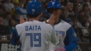 日本ハム加藤豪将、2打席連発にガッツポーズ　NPB初アーチから快音連発、本拠地も歓喜