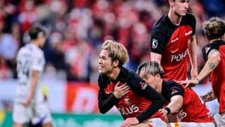 「誰もついて行けてない！」浦和MF伊藤敦樹の後半ATの「劇的逆転ゴール」を導いた“動き方”に大絶賛！ 森保一監督が視察する前で圧巻の1G1A！